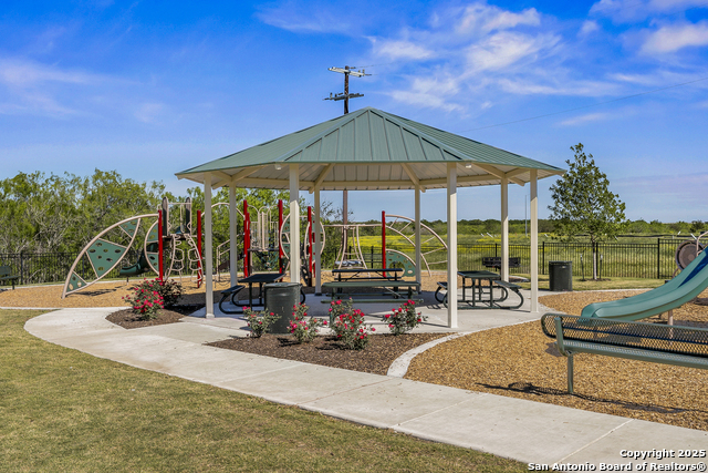 Listing photo id 3 for 9427 Crestway Road