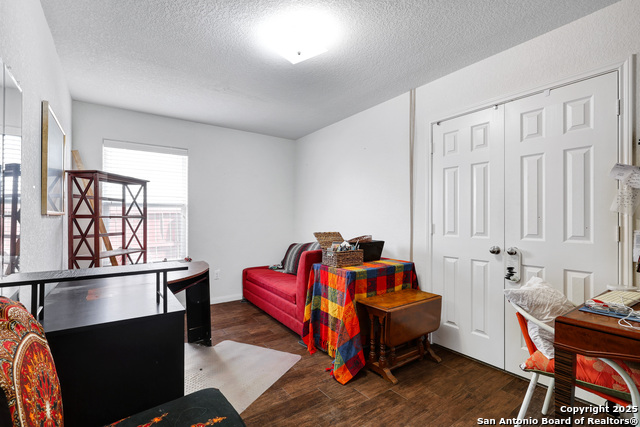 Listing photo id 13 for 6626 Luckey Tree