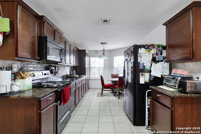 Listing photo id 5 for 6626 Luckey Tree