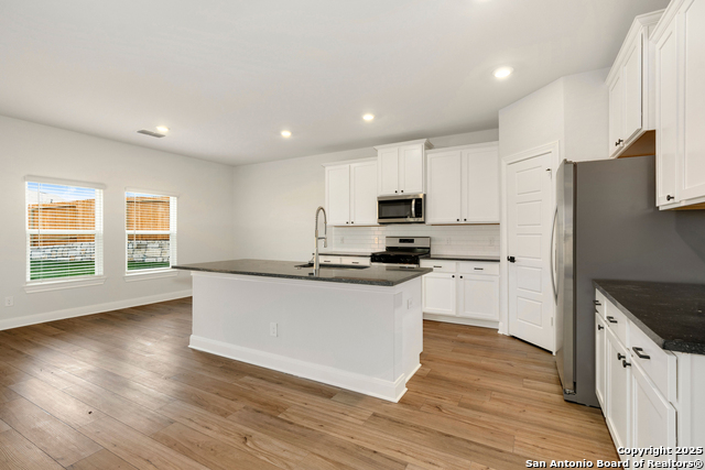 Listing photo id 3 for 6509 Titan Park