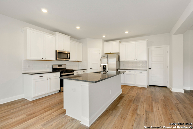 Listing photo id 4 for 6509 Titan Park