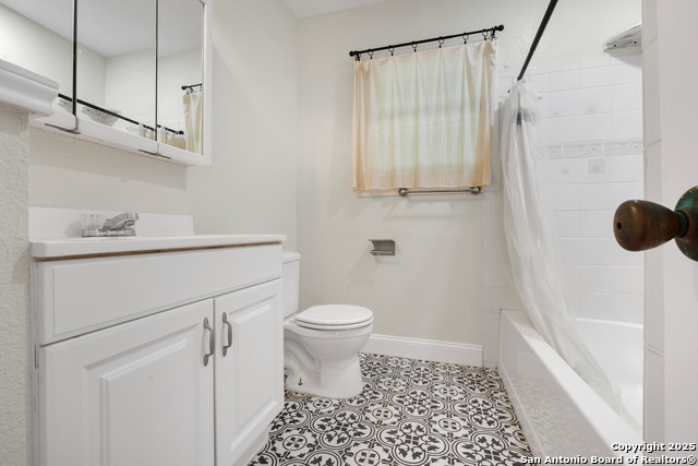 Listing photo id 9 for 2025 W Hermosa