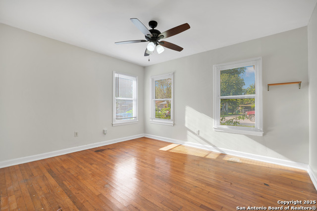 Listing photo id 11 for 2025 W Hermosa