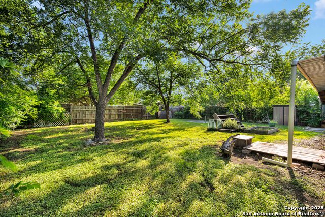 Listing photo id 14 for 2025 W Hermosa