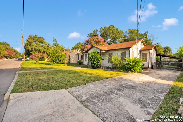 Listing photo id 0 for 2025 W Hermosa