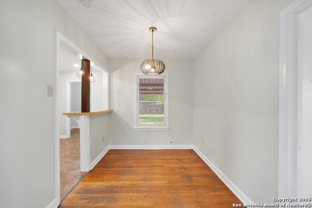 Listing photo id 4 for 2025 W Hermosa