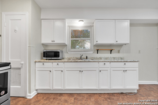 Listing photo id 6 for 2025 W Hermosa