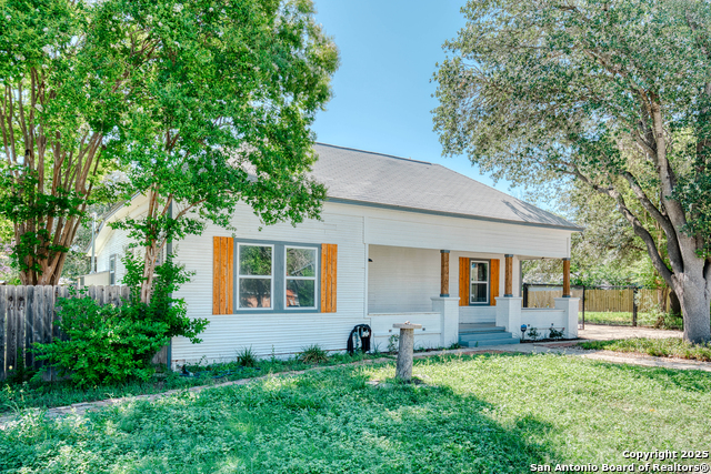 Details for 1301 Avenue K, Hondo, TX 78861