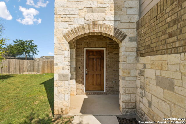 Listing photo id 2 for 407 Harvest Pt