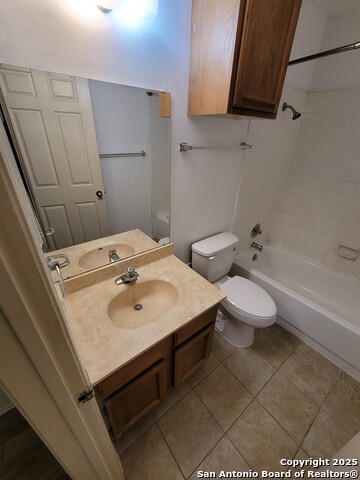 Image 11 of 12 For 4803 Hamilton Wolfe Rd  111