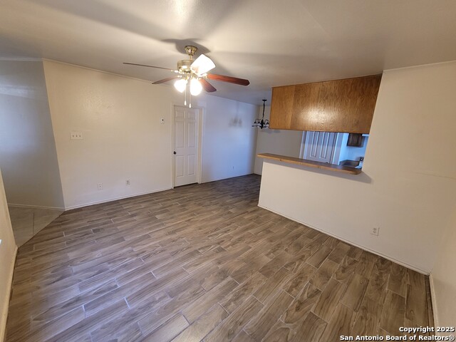 Image 5 of 12 For 4803 Hamilton Wolfe Rd  111