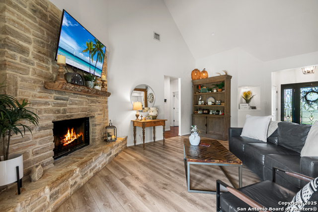 Listing photo id 2 for 131 Rio Frio