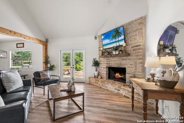 Listing photo id 3 for 131 Rio Frio