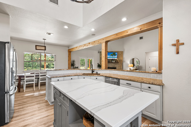 Listing photo id 7 for 131 Rio Frio