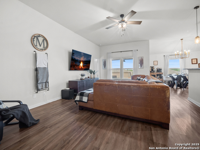 Listing photo id 11 for 6321 Daisy Way