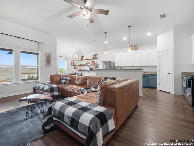 Listing photo id 12 for 6321 Daisy Way