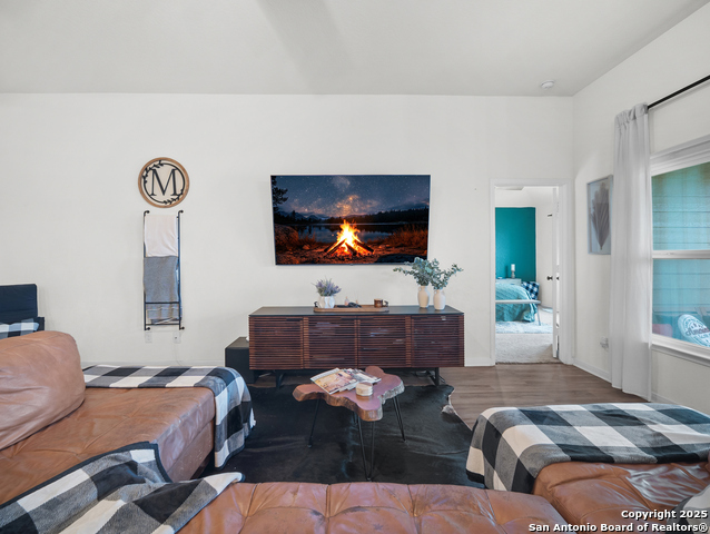 Listing photo id 14 for 6321 Daisy Way