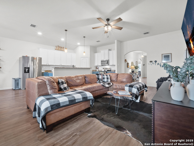 Listing photo id 15 for 6321 Daisy Way