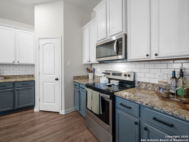 Listing photo id 16 for 6321 Daisy Way