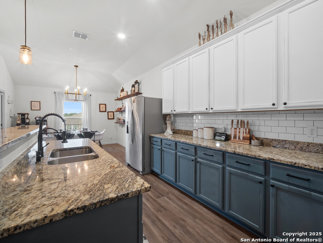 Listing photo id 17 for 6321 Daisy Way
