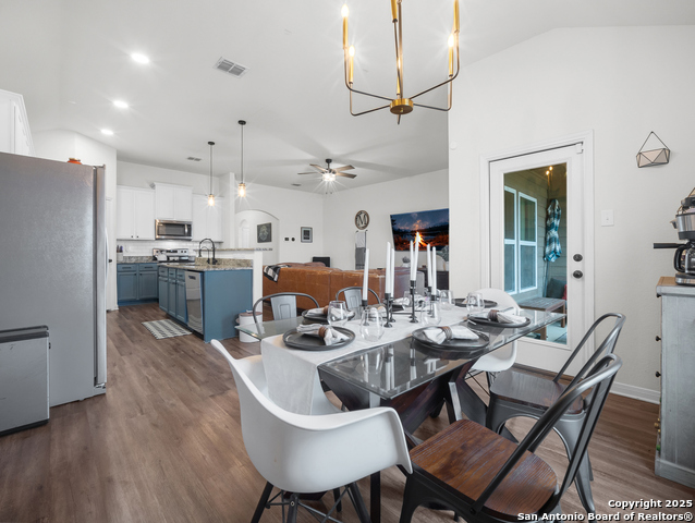Listing photo id 19 for 6321 Daisy Way