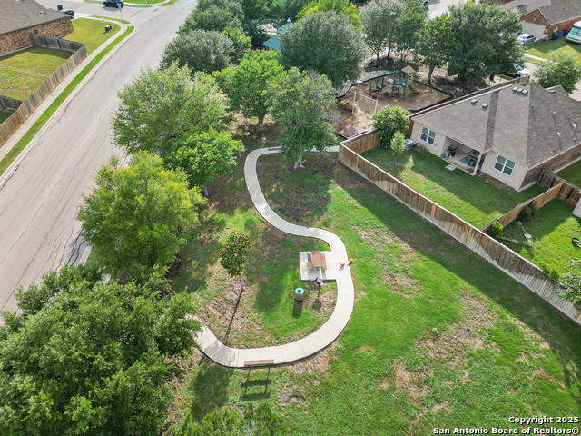 Listing photo id 31 for 6321 Daisy Way