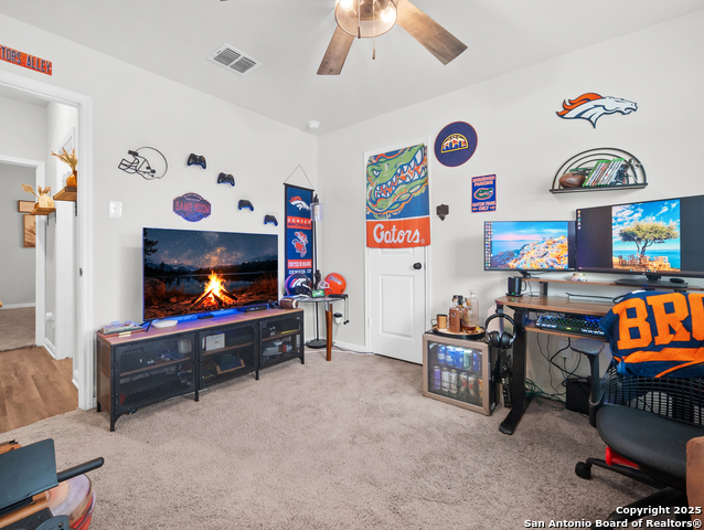 Listing photo id 4 for 6321 Daisy Way