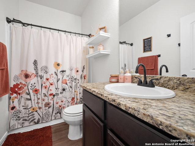 Listing photo id 5 for 6321 Daisy Way