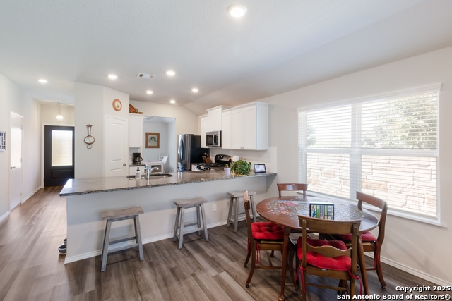 Listing photo id 8 for 8405 Lamus Wheel