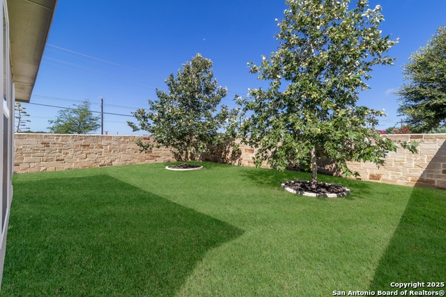 Listing photo id 16 for 8405 Lamus Wheel