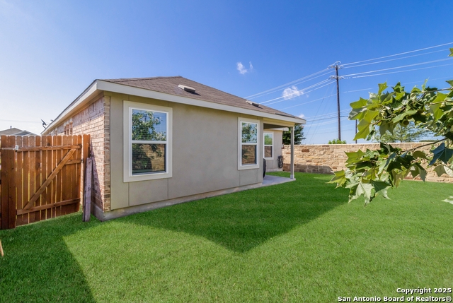 Listing photo id 17 for 8405 Lamus Wheel