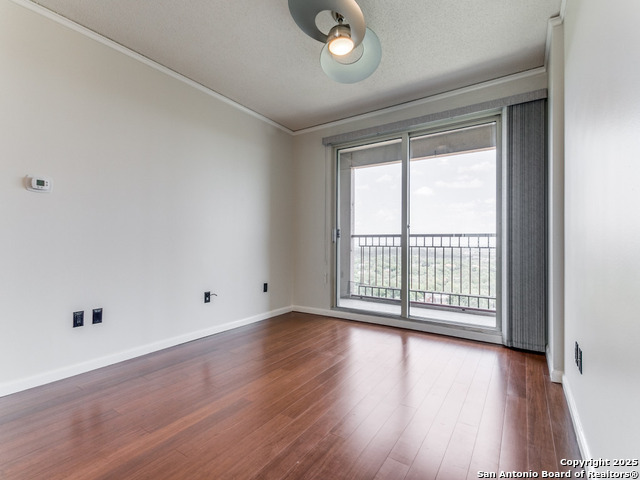 Listing photo id 9 for 1 Towers Park  1803