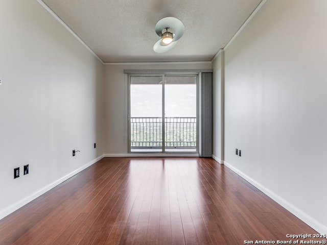 Listing photo id 10 for 1 Towers Park  1803