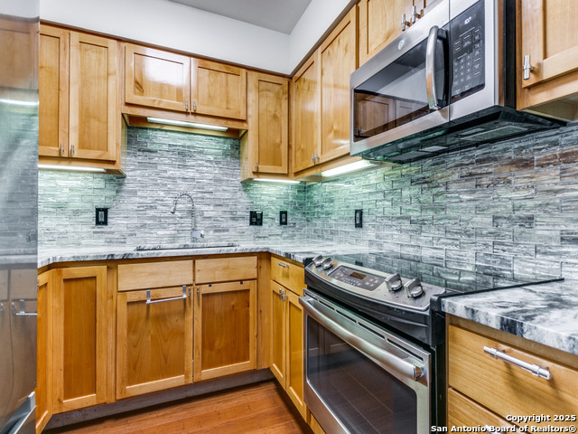 Listing photo id 12 for 1 Towers Park  1803