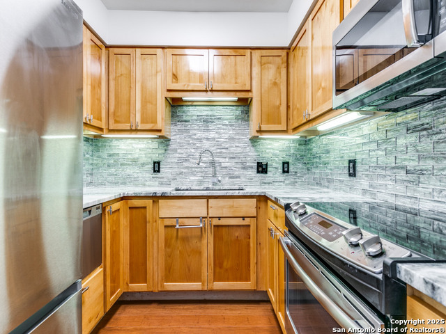 Listing photo id 14 for 1 Towers Park  1803