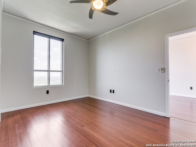 Listing photo id 16 for 1 Towers Park  1803