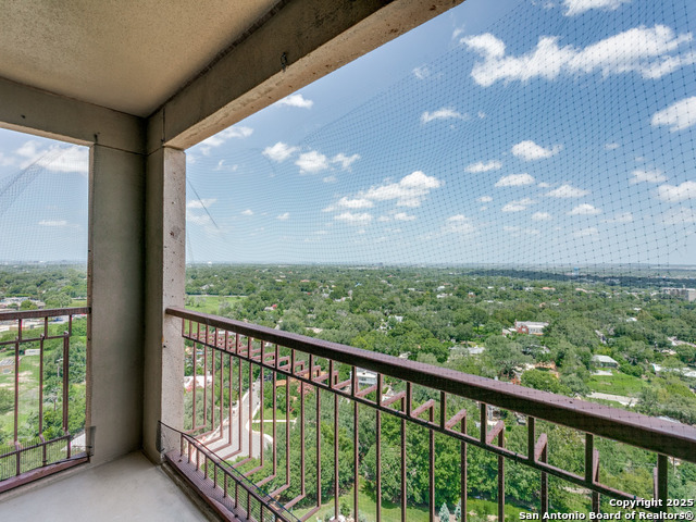 Listing photo id 21 for 1 Towers Park  1803