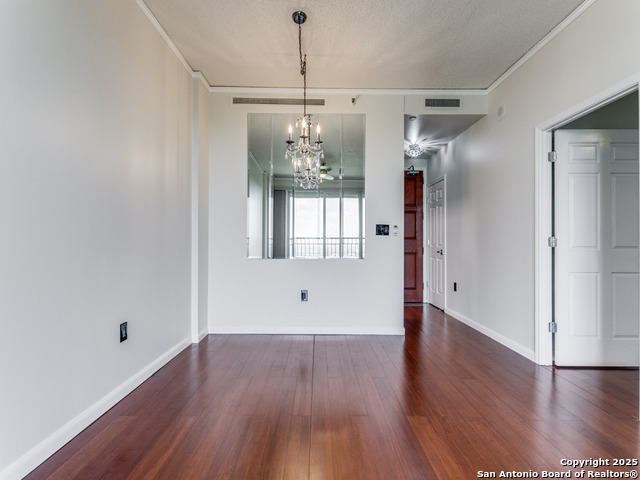 Listing photo id 4 for 1 Towers Park  1803