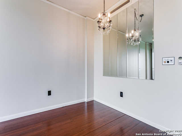 Listing photo id 5 for 1 Towers Park  1803