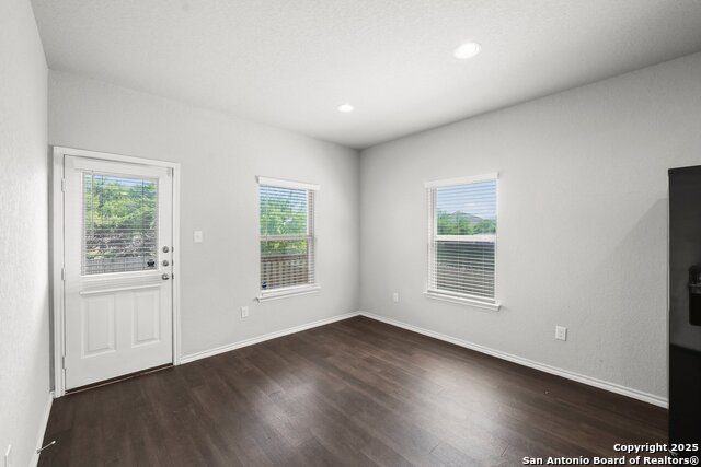 Listing photo id 11 for 7314 Birch Stage