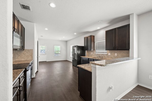 Listing photo id 5 for 7314 Birch Stage