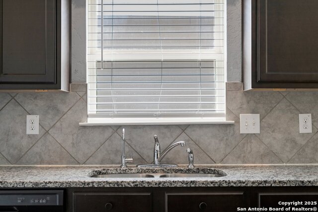 Listing photo id 7 for 7314 Birch Stage