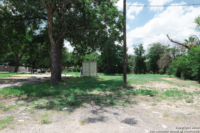 Listing photo id 2 for 3035 Roosevelt