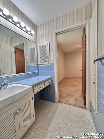 Image 17 of 20 For 5303 Charter Oak Dr