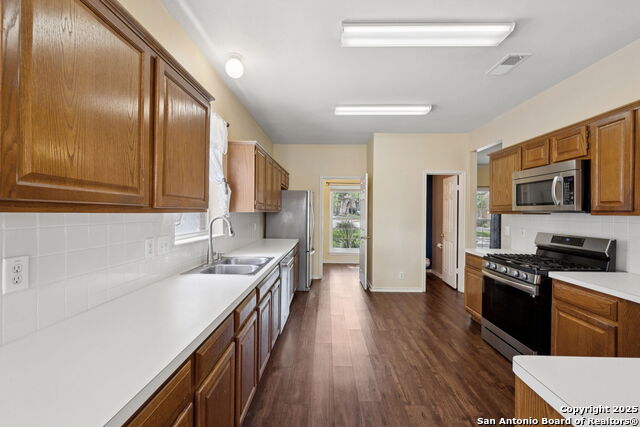 Image 10 of 40 For 106 Baythorne