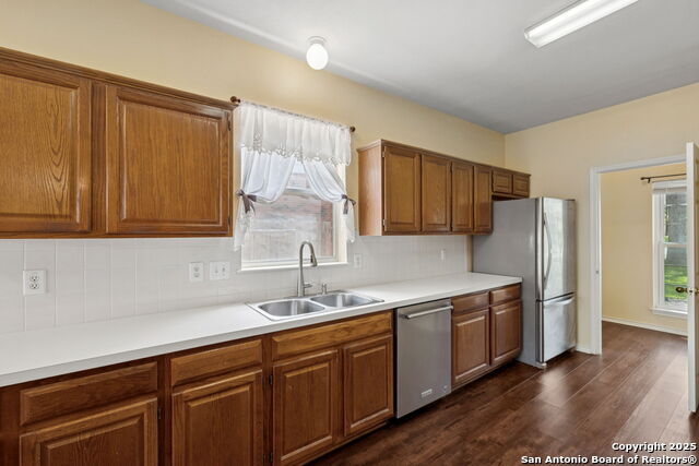 Image 11 of 40 For 106 Baythorne