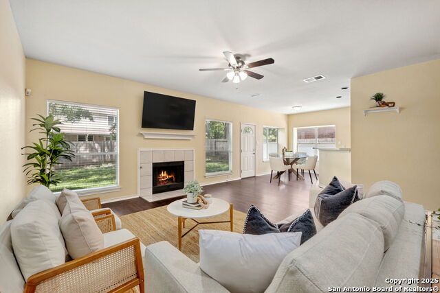 Image 4 of 40 For 106 Baythorne