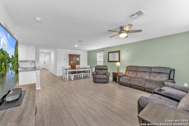 Listing photo id 9 for 6919 Pail Place