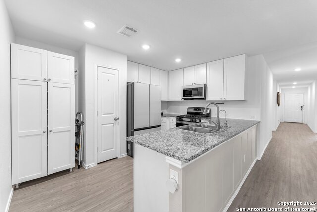 Listing photo id 10 for 6919 Pail Place