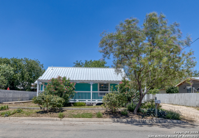 Details for 327 Wood S , Uvalde, TX 78801